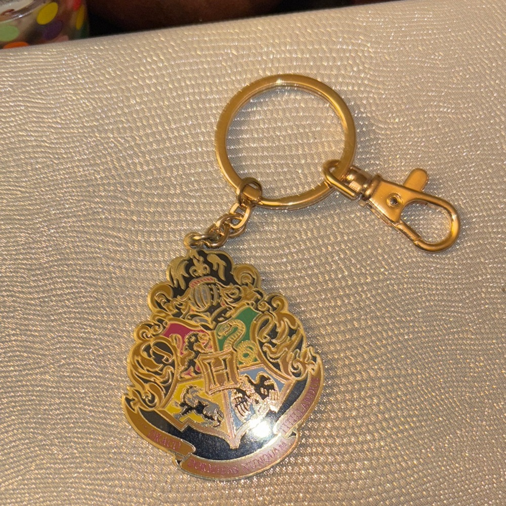 Gold Hogwarts Crest Keychain